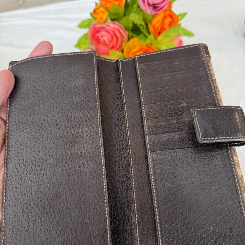 Authentic Gucci Tan and Brown Monogram Wallet with Box - Picture 11 of 14